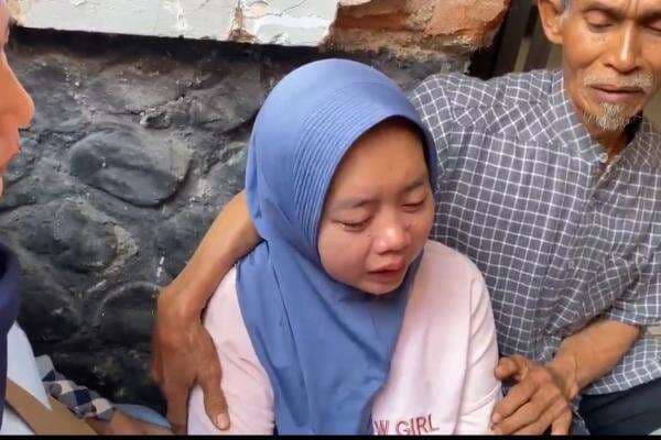 Kisah Pilu Ibu Korban Tragedi Pesta Rakyat: Saya Lagi Jualan, Tahu-tahu Anak Saya Sudah di Ambulans Kisah Pilu Ibu Korban Tragedi Pesta Rakyat: Saya Lagi Jualan, Tahu-tahu Anak Saya Sudah di Ambulans