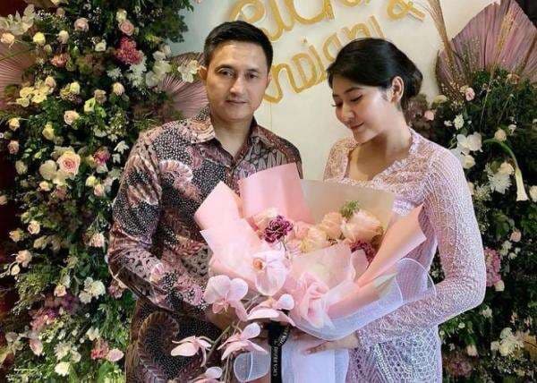 Kisah Ricky Subagja yang Kaget sang Istri yang Berusia 26 Tahun Lebih Muda darinya Bersedia Diajak Menikah Kisah Ricky Subagja yang Kaget sang Istri yang Berusia 26 Tahun Lebih Muda darinya Bersedia Diajak Menikah