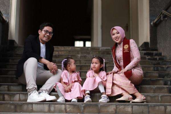 Kisah Tuti, Ibu Dua Balita Raih IPK 4 di Tengah Tantangan Kuliah S2 di UGM Kisah Tuti, Ibu Dua Balita Raih IPK 4 di Tengah Tantangan Kuliah S2 di UGM