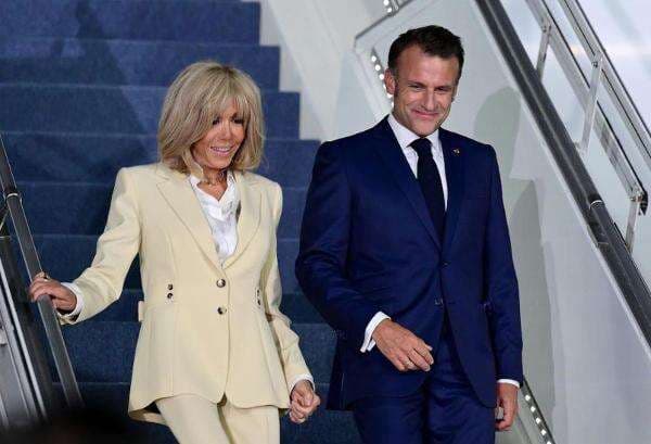 Kisah Romantis Presiden Prancis Macron Mengejar Brigitte, sang Guru SMA hingga ke Pelaminan Kisah Romantis Presiden Prancis Macron Mengejar Brigitte, sang Guru SMA hingga ke Pelaminan