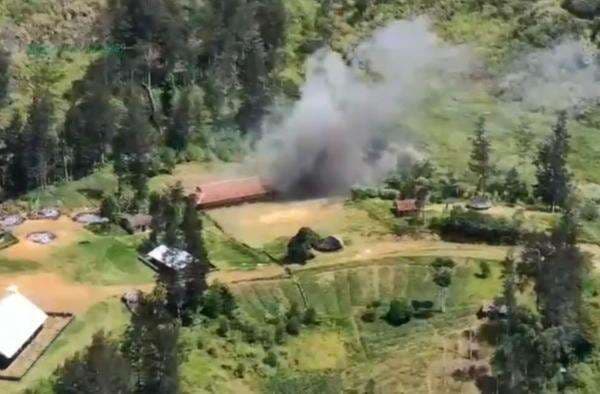 KKB Papua Bakar Rumah Bupati Puncak, Dianggap Pos Militer! KKB Papua Bakar Rumah Bupati Puncak, Dianggap Pos Militer!