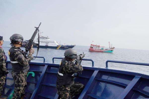 KKP Tangkap 2 Kapal Vietnam di Laut Natuna Utara, Pakai Alat Tangkap Ikan Terlarang KKP Tangkap 2 Kapal Vietnam di Laut Natuna Utara, Pakai Alat Tangkap Ikan Terlarang