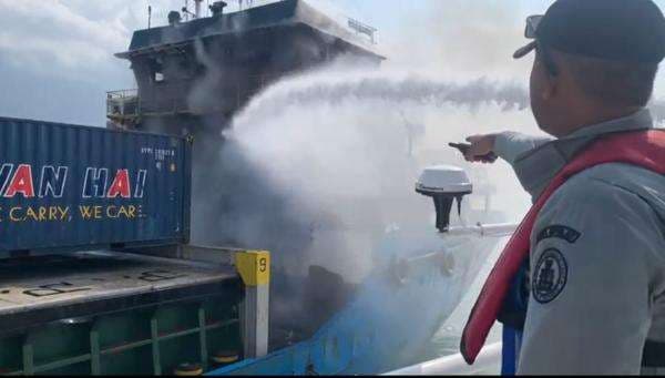KM Alexindo 8 Terbakar di Laut Batam, 1 Orang Alami Luka Bakar KM Alexindo 8 Terbakar di Laut Batam, 1 Orang Alami Luka Bakar