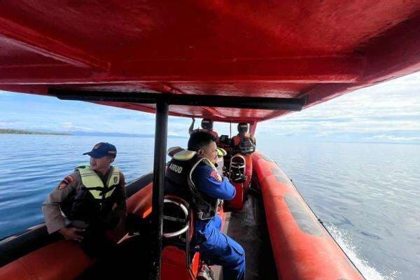 KM Cahaya Timur Tenggelam di Perairan Pulau Doi, 2 Orang Masih Dalam Pencarian KM Cahaya Timur Tenggelam di Perairan Pulau Doi, 2 Orang Masih Dalam Pencarian