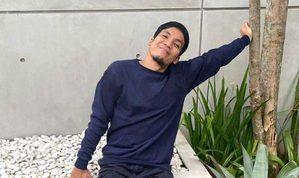 Kocak! Desta Dapat Kiriman Buah Nanas hingga Blewah saat Dirawat di Rumah Sakit Kocak! Desta Dapat Kiriman Buah Nanas hingga Blewah saat Dirawat di Rumah Sakit