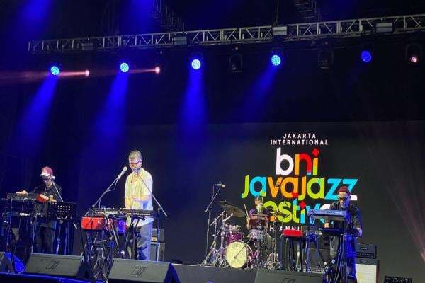 Kolaborasi Jevin Julian & Batavia Collective Bikin Penonton Java Jazz 2025 Auto Joget Kolaborasi Jevin Julian & Batavia Collective Bikin Penonton Java Jazz 2025 Auto Joget