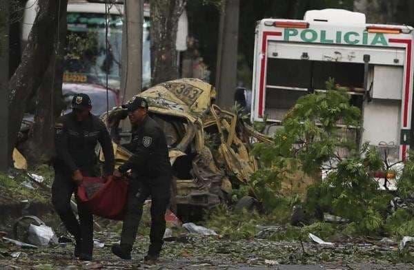 Teror di Kolombia! Heli Polisi Ditembak Jatuh, Pangkalan Udara Dibom Tewaskan 14 Orang Teror di Kolombia! Heli Polisi Ditembak Jatuh, Pangkalan Udara Dibom Tewaskan 14 Orang