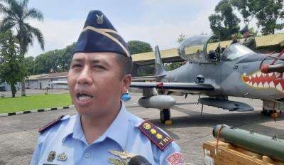 Viral Prajurit Cuci Pesawat F-16 seperti Cuci Mobil, TNI AU Bilang Begini Viral Prajurit Cuci Pesawat F-16 seperti Cuci Mobil, TNI AU Bilang Begini