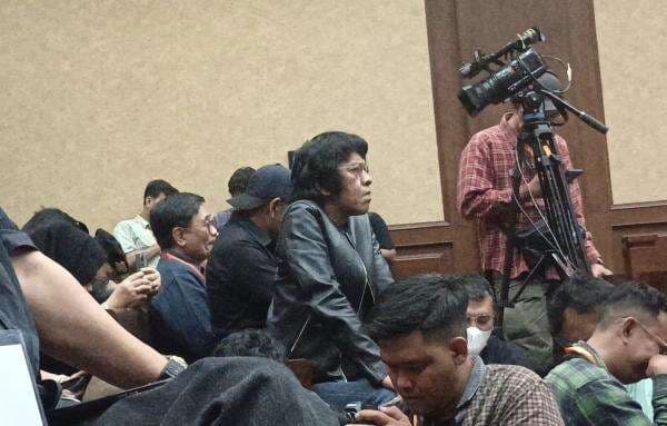 Kompak Berpakaian Hitam, Ganjar Pranowo hingga Adian Napitupulu Hadiri Sidang Vonis Hasto Kompak Berpakaian Hitam, Ganjar Pranowo hingga Adian Napitupulu Hadiri Sidang Vonis Hasto