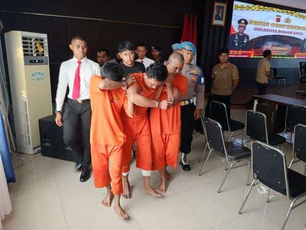 3 Komplotan Maling Motor Ditangkap, 1 di Antaranya Ditembak Usai Beraksi 48 Kali 3 Komplotan Maling Motor Ditangkap, 1 di Antaranya Ditembak Usai Beraksi 48 Kali