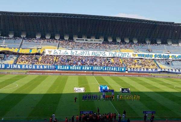 Bojan Hodak Kritik Keras Buruknya Lapangan GBLA, Manajemen Persib Bandung Buka Suara Bojan Hodak Kritik Keras Buruknya Lapangan GBLA, Manajemen Persib Bandung Buka Suara