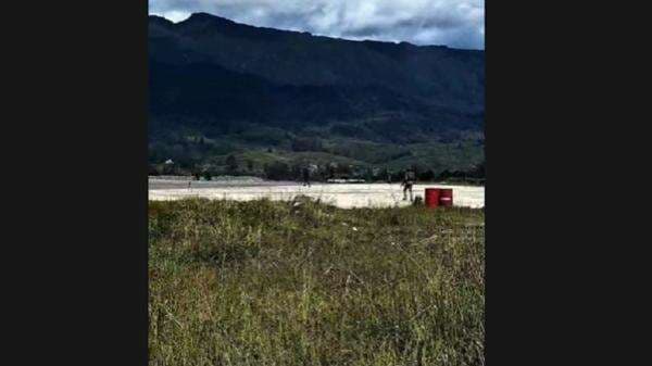 Usai Kontak Tembak dengan KKB, Kopasgat dan Satgas Damai Cartenz Siaga Penuh di Bandara Ilaga Usai Kontak Tembak dengan KKB, Kopasgat dan Satgas Damai Cartenz Siaga Penuh di Bandara Ilaga