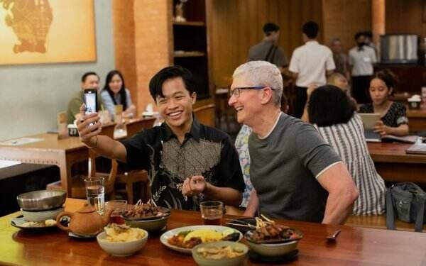 Konten Kreator Sofyan Pratama Ajarkan Bos Apple, Tim Cook Belajar Bahasa Indonesia