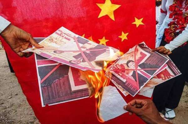 Konvoi Ambulans Ditembaki, Sentimen Anti-China Meningkat di Myanmar Konvoi Ambulans Ditembaki, Sentimen Anti-China Meningkat di Myanmar