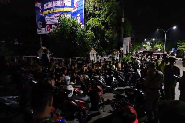Konvoi Ratusan Geng Motor Kreak di Semarang Dibubarkan Polisi, 278 Orang Diamankan Konvoi Ratusan Geng Motor Kreak di Semarang Dibubarkan Polisi, 278 Orang Diamankan