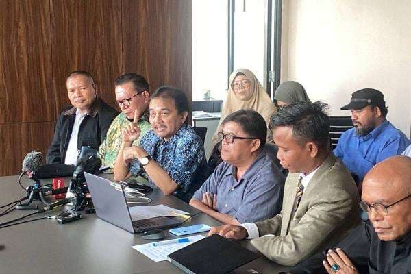 Koran Pengumuman Hasil Ujian Jokowi Masuk UGM Disita Polisi, Roy Suryo: Jahat Sekali Koran Pengumuman Hasil Ujian Jokowi Masuk UGM Disita Polisi, Roy Suryo: Jahat Sekali