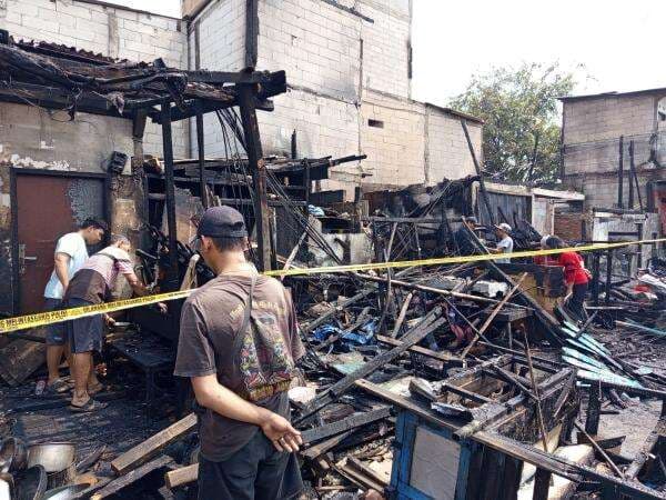 Korban Tewas Kebakaran Muara Baru Terkunci dari Luar, Sempat Teriak Minta Tolong Korban Tewas Kebakaran Muara Baru Terkunci dari Luar, Sempat Teriak Minta Tolong