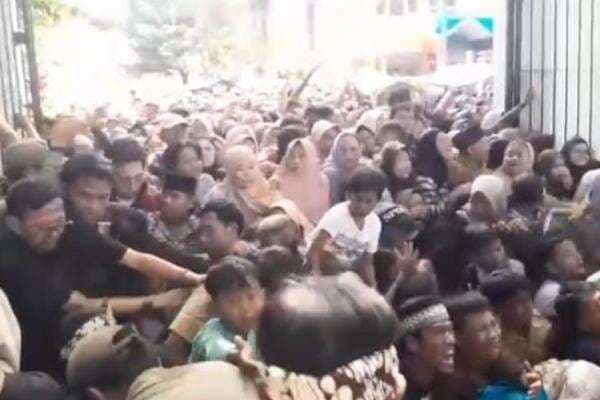 Korban Tewas Ricuh Pesta Rakyat Pernikahan Anak KDM, 1 Polisi dan 2 Warga Korban Tewas Ricuh Pesta Rakyat Pernikahan Anak KDM, 1 Polisi dan 2 Warga