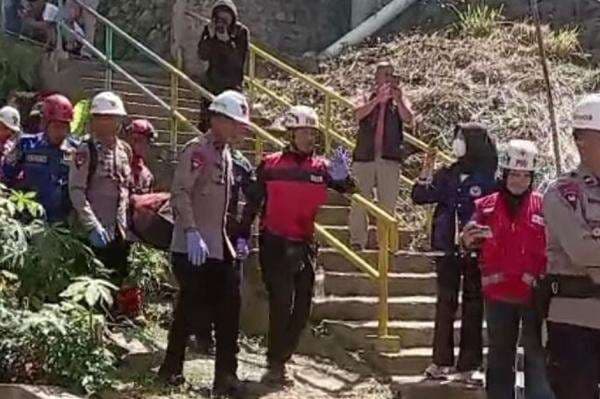 Longsor Timbun 2 Pekerja Proyek Bangunan di Cimahi, 1 Orang Tewas Longsor Timbun 2 Pekerja Proyek Bangunan di Cimahi, 1 Orang Tewas