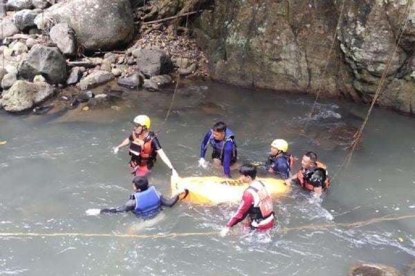 Tragis! 2 Remaja Bandar Lampung Tewas Tenggelam di Air Terjun Lubuk Law Pesawaran Tragis! 2 Remaja Bandar Lampung Tewas Tenggelam di Air Terjun Lubuk Law Pesawaran