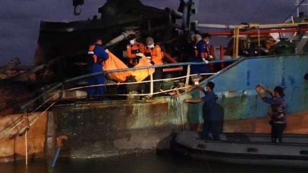 Update Korban Kebakaran 2 Kapal di Laut Utara Lamongan, 3 Orang Tewas Update Korban Kebakaran 2 Kapal di Laut Utara Lamongan, 3 Orang Tewas