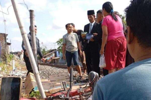 Kecelakaan di Pelintasan Tanpa Palang Pintu, Warga Solo Tewas Tertabrak Kereta Api Kecelakaan di Pelintasan Tanpa Palang Pintu, Warga Solo Tewas Tertabrak Kereta Api