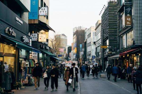 Kenapa Korsel Bagi-bagi Uang Tunai Secara Besar-besaran ke Warganya? Kenapa Korsel Bagi-bagi Uang Tunai Secara Besar-besaran ke Warganya?