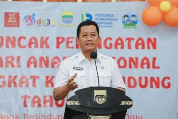 Korupsi Smart City, Eks Sekda Kota Bandung Ema Sumarna Dituntut 6,5 Tahun Penjara Korupsi Smart City, Eks Sekda Kota Bandung Ema Sumarna Dituntut 6,5 Tahun Penjara