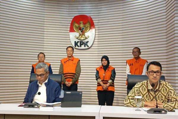 KPK Tahan 4 Tersangka Kasus Dugaan Pemerasan TKA di Kemnaker KPK Tahan 4 Tersangka Kasus Dugaan Pemerasan TKA di Kemnaker