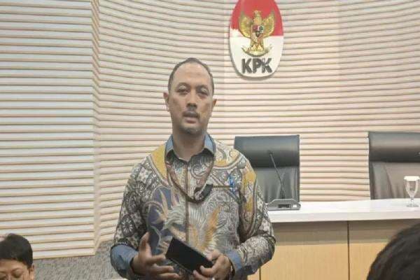 KPK Tetapkan Tiga Tersangka Kasus Dugaan Korupsi Dinas PU Mempawah KPK Tetapkan Tiga Tersangka Kasus Dugaan Korupsi Dinas PU Mempawah