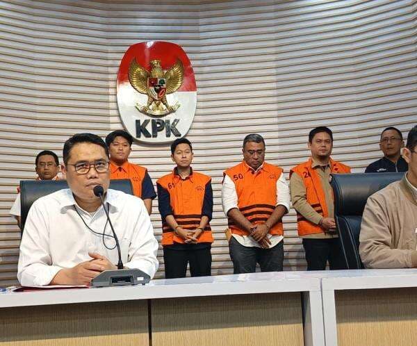 KPK Tetapkan Bupati Koltim Abdul Azis Jadi Tersangka Suap KPK Tetapkan Bupati Koltim Abdul Azis Jadi Tersangka Suap