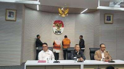 KPK Tetapkan Mbak Ita dan Suaminya sebagai Tersangka dalam 3 Perkara KPK Tetapkan Mbak Ita dan Suaminya sebagai Tersangka dalam 3 Perkara