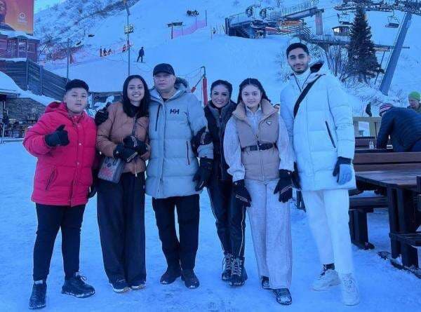 5 Potret Seru Krisdayanti Liburan ke Swiss Bareng Keluarga, Rayakan Momen Akhir Tahun 5 Potret Seru Krisdayanti Liburan ke Swiss Bareng Keluarga, Rayakan Momen Akhir Tahun