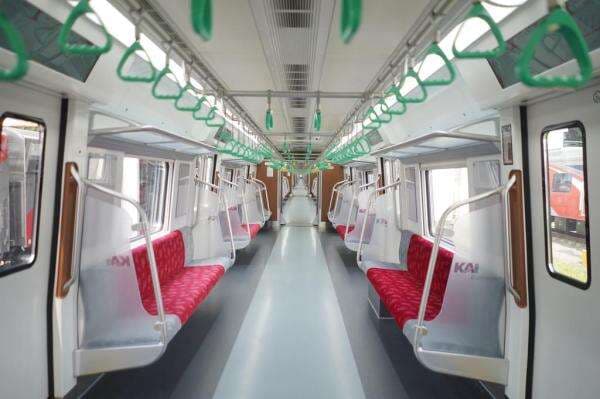 FOTO: Intip Jeroan KRL asal China yang Baru Beroperasi FOTO: Intip Jeroan KRL asal China yang Baru Beroperasi