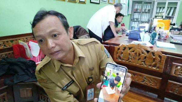 Kronologi Guru Cekik Siswa SMK di Malang, Awalnya Telat Masuk Kelas Kronologi Guru Cekik Siswa SMK di Malang, Awalnya Telat Masuk Kelas