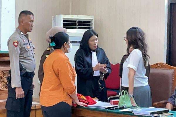 Kronologi Nikita Mirzani Cekcok dengan Jaksa di Sidang TPPU, Ogah Dibawa ke Tahanan Kronologi Nikita Mirzani Cekcok dengan Jaksa di Sidang TPPU, Ogah Dibawa ke Tahanan