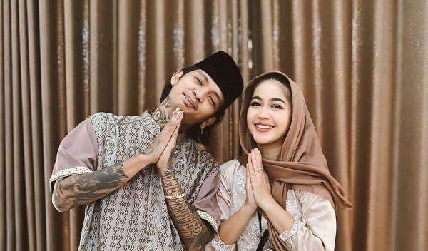 5 Kronologi Isu Perselingkuhan Rumah Tangga Young Lex dengan Eriska Nakesya hingga Berujung Perceraian 5 Kronologi Isu Perselingkuhan Rumah Tangga Young Lex dengan Eriska Nakesya hingga Berujung Perceraian