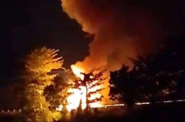 Kronologi Truk TNI AD Terbakar di Tol Gempol, Baru Kembali dari Papua Kronologi Truk TNI AD Terbakar di Tol Gempol, Baru Kembali dari Papua