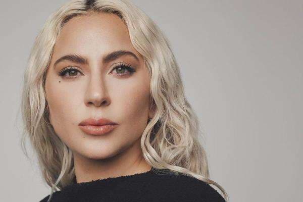 Lady Gaga Resmi Bertunangan dengan Michael Polansky Lady Gaga Resmi Bertunangan dengan Michael Polansky