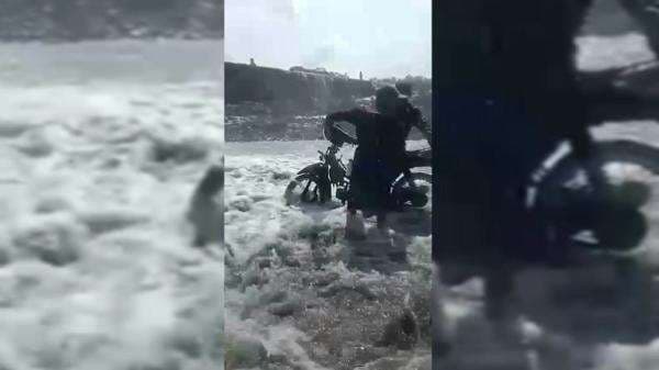 Insiden Tragis di Lumajang, Pedagang Sayur Terseret Arus Lahar Dingin Gunung Semeru Insiden Tragis di Lumajang, Pedagang Sayur Terseret Arus Lahar Dingin Gunung Semeru