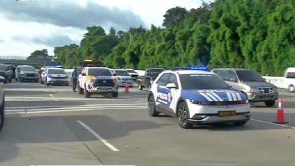 Situasi Terkini Lalin usai Kecelakaan Maut di GT Ciawi, Antrean Kendaraan Mengular Situasi Terkini Lalin usai Kecelakaan Maut di GT Ciawi, Antrean Kendaraan Mengular