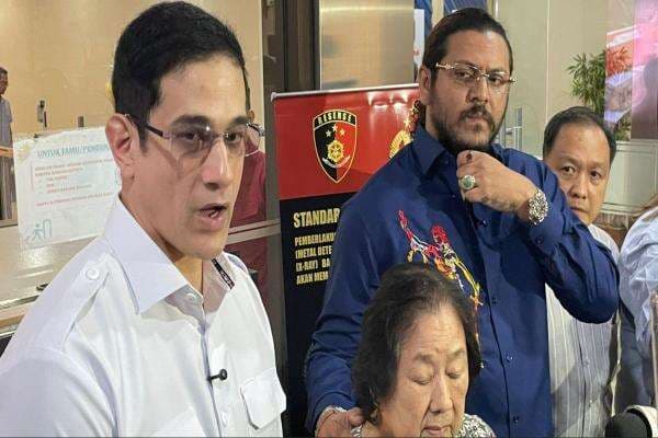 Lama Tak Muncul di Layar Kaca, Okan Kornelius Sambangi Mabes Polri, Ada Apa? Lama Tak Muncul di Layar Kaca, Okan Kornelius Sambangi Mabes Polri, Ada Apa?