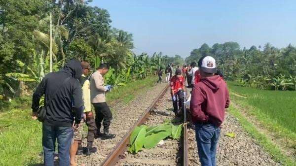 Tragis! Lansia Tewas Ditabrak Kereta Api Pangrango di Sukabumi saat Berjalan di Pinggir Rel Tragis! Lansia Tewas Ditabrak Kereta Api Pangrango di Sukabumi saat Berjalan di Pinggir Rel