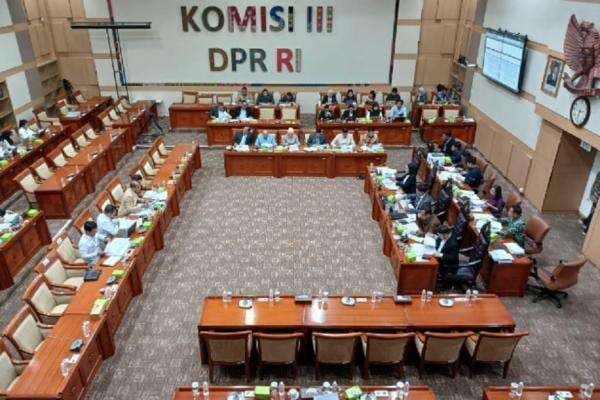 Larangan Siaran Langsung Persidangan Dihapus dari Draf RUU KUHAP Larangan Siaran Langsung Persidangan Dihapus dari Draf RUU KUHAP