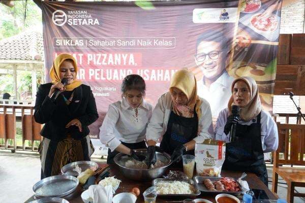 Latih Ibu Rumah Tangga Berwirausaha, Sandiaga Uno Buka Kelas Baking Pizza Latih Ibu Rumah Tangga Berwirausaha, Sandiaga Uno Buka Kelas Baking Pizza