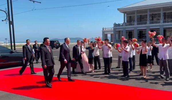 Lavrov Memulai Kunjungan ke Korea Utara, Perkuat Kerja Sama Rusia-Korut Lavrov Memulai Kunjungan ke Korea Utara, Perkuat Kerja Sama Rusia-Korut