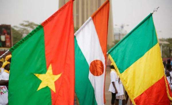 3 Negara Non-BRICS Siap Luncurkan Mata Uang Baru, Lawan Dominasi Dolar AS 3 Negara Non-BRICS Siap Luncurkan Mata Uang Baru, Lawan Dominasi Dolar AS