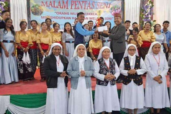 Legislator Partai Perindo Manggarai Hima Domi Antonius Dukung Pentas Seni Antar Keuskupan Legislator Partai Perindo Manggarai Hima Domi Antonius Dukung Pentas Seni Antar Keuskupan