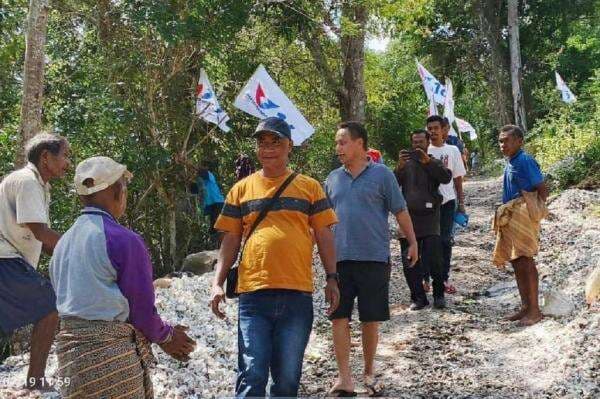 Gotong Royong di Kampung Halaman, Legislator Perindo TTS Marthen Natonis Bangun Jalan dan Harapan Gotong Royong di Kampung Halaman, Legislator Perindo TTS Marthen Natonis Bangun Jalan dan Harapan
