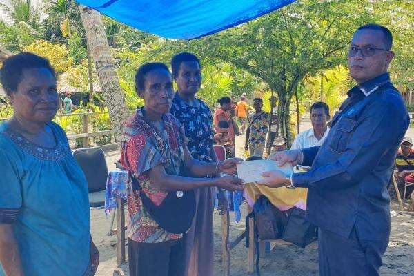 Legislator Perindo Dony Pateh Kawal Program Rumah Layak Huni hingga Ekonomi Rakyat di Mamberamo Raya Legislator Perindo Dony Pateh Kawal Program Rumah Layak Huni hingga Ekonomi Rakyat di Mamberamo Raya